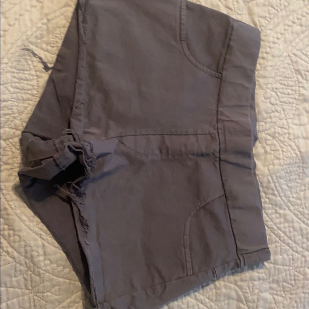 Super cute grey shorts